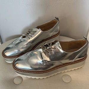 ZARA silver metallic shoes/great condition